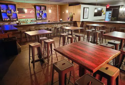 Heroes Den Bar & Lounge, business photo 2