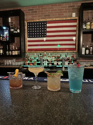 Heroes Den Bar & Lounge, business photo 3